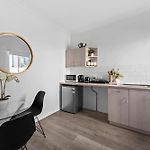 Stylish And Cozy Studio - Short Walk To Hospital