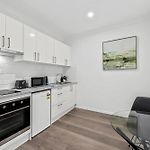 Cozy Studio - Short Walk To Hosp And Cbd With Balcony