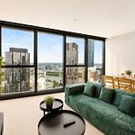 Cbd Luxury 2B W Parking Sky View