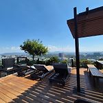 Luxe Valley Apartment - Views!