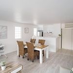 Contemporary 2-Bedroom Apartment In Southbank