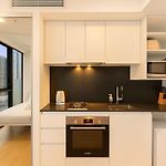 Modern Studio W Pool, Gym, Views - South Brisbane