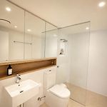 Stylish Designer Apartment With Rooftop, Balcony & Parking