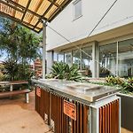 Entire Unit - 2 Pools - Sauna - Park - Cbd Views - Baby Ready