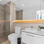 Walk To The Gabba With Rooftop Pool & Secure Carpark With Beautiful City Views