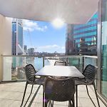 Full Water View - Sleeps 7 - Parking - Pool & Sauna