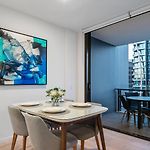 Urban Escape: Great Location W/ Brisbane Cityscape