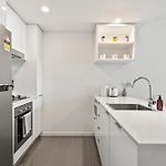 King Bed, City Views, Car Park & Perfect Location!