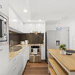 Urban Retreat 1Bed-1Bath-Study-Balcony-1Car