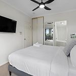 Bright 2Br Apt With Parking, Balcony & Wifi