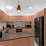 Spacious 2Br Apt With Wifi, Parking & Balcony