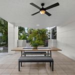 Sunny & Cozy 2Br Apt With Wifi, Parking & Balcony