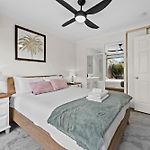 Spacious & Cozy 2Br Apt With Parking, Balcony & Wifi
