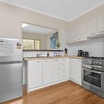 Comfy & Cozy 1Br Apt With Parking, Wifi And Study Desk