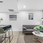 Modern 2Br Apartment And Pool With South City Square