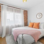 2Br 2Ba Indooroopilly-Walk To Shops & Bus