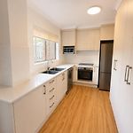 Upmarket Queen Room & Bath, Renovated, Quiet, Airport 10 Min - Shared Accomm
