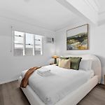 Stylish And Cozy Studio - Short Walk To Hospital