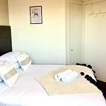 Compact Cbd Studio | Pool & Gym Access