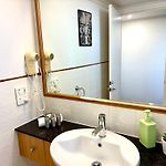 Compact Cbd Studio | Pool & Gym Access