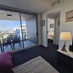 The Gilded Gallery I Art-Inspired Luxe Retreat