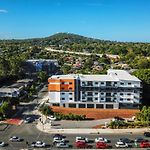 Two Private Ensuites Modern Brisbane Stay