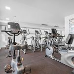 Entire Unit - 2 Pools - Sauna - Park - Cbd Views - Baby Ready