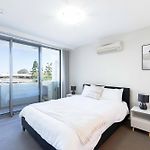 Spacious Riverside 2Br Cbd Parking Pool & Gym