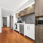 Bulimba Apartment - Ferry Access - Near Oxford St - Sleeps 8 - Baby & Work Ready