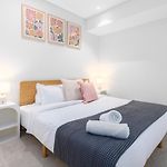 Lvl72 Breathtaking Views With Parking, Pool & Gym