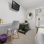 Bulimba Apartment - Ferry Access - Near Oxford St - Sleeps 8 - Baby & Work Ready