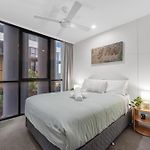 Modern 2Br Apartment And Pool With South City Square