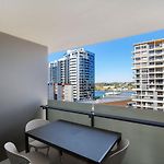 Elite Elegance 2Br Hamilton Apartment With Parking