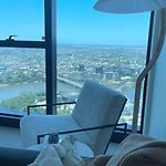Lvl72 Breathtaking Views With Parking, Pool & Gym
