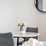 Chic City Stay 1Br With Pool And Parking