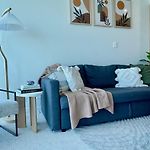 Lvl72 Breathtaking Views With Parking, Pool & Gym