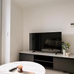 Stylish Designer Apartment With Rooftop, Balcony & Parking