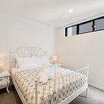 Convenient To All Urban Living By Private Host