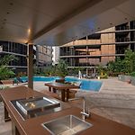 Modern Vibrant - 1 Bedroom Apt Pool Gym Sauna