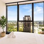Cbd Luxury 2B W Parking Sky View