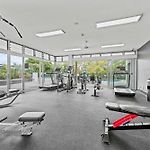 The Mews Bowen Hills - Spacious 3-Bedroom Apartment With Pool & Parking