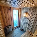 Spacious Riverside 2Br Cbd Parking Pool & Gym