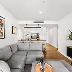 South Brisbane 1 Bedroom Apartment With Pool