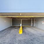 Spacious Riverside 2Br Cbd Parking Pool & Gym