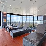 Level 43 Water Views - 2Br - Sleeps 6 & Baby Stay