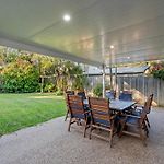 Sunny Bayside Escape In Lota