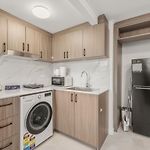 Great Value Renovated Studio Near Griffith And Shops