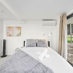 Great Value Renovated Studio Near Griffith And Shops