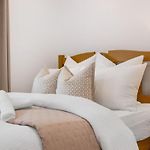 Amazing Location Close To Everything Pet Friendly