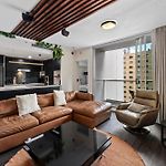 Bright & Cozy 2Br Apt With Pool, Gym, Wifi & Parking
